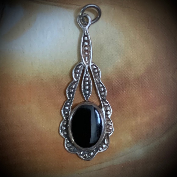 Small Gothic Vintage Black Silver pendant - Picture 8 of 9